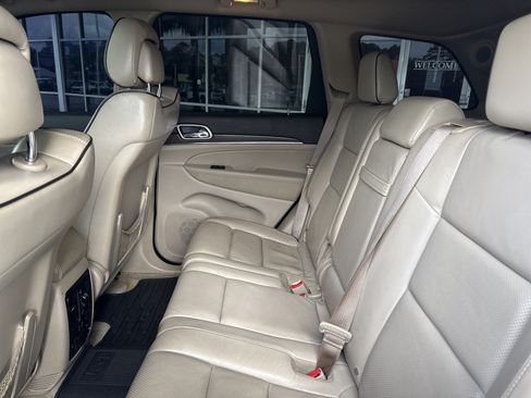Used 2015 Jeep Grand Cherokee Overland RWD image 30