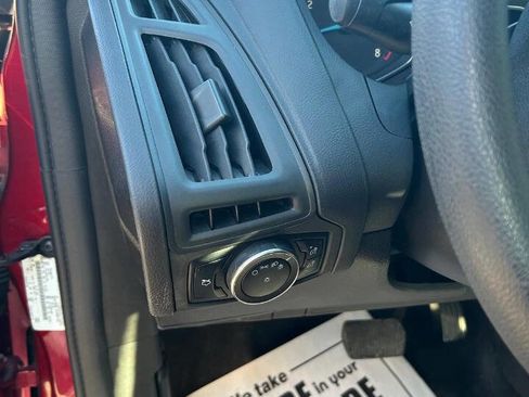 Used 2016 Ford Focus SE image 40