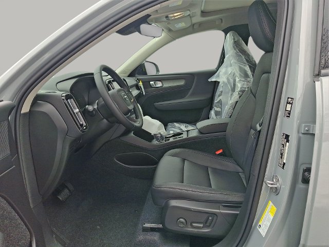 New 2026 Volvo XC40 B5 Core w/ Protection Package Premier AWD/4WD image 7