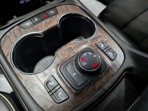 Used 2021 GMC Acadia Denali w/ Denali Technology Package image 26