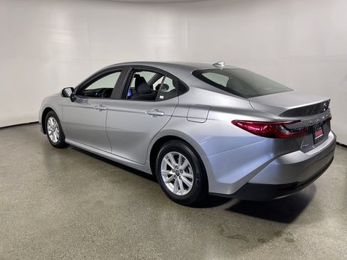 Used 2025 Toyota Camry LE FWD image 5