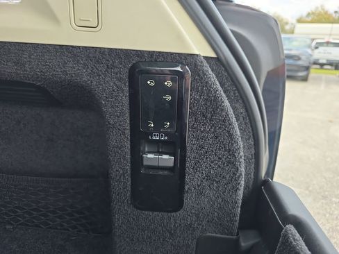 Used 2022 Land Rover Range Rover SE image 35