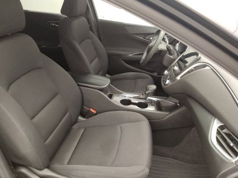 Used 2022 Chevrolet Malibu LT FWD image 21