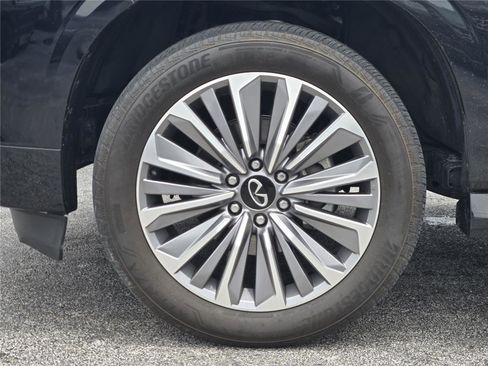 Used 2025 INFINITI QX80 Sensory AWD/4WD image 11