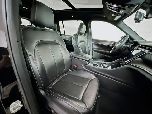 Used 2024 Jeep Grand Cherokee L Limited w/ Luxury Tech Group II image 33