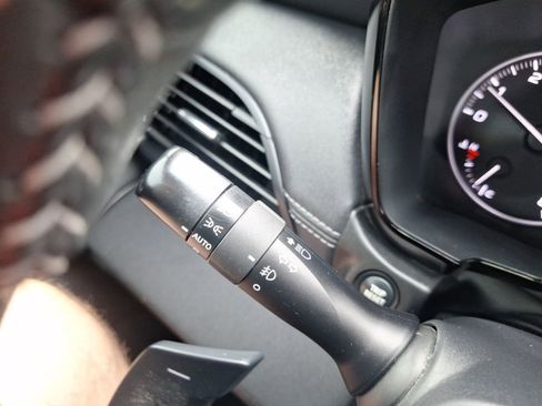 Used 2022 Subaru Outback Premium image 23