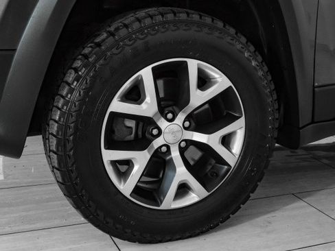 Used 2017 Jeep Cherokee Trailhawk w/ Cold Weather Group image 48