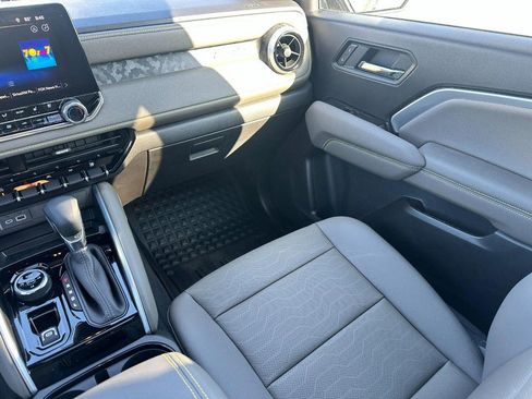 Used 2025 Chevrolet Colorado ZR2 w/ Technology Package image 16