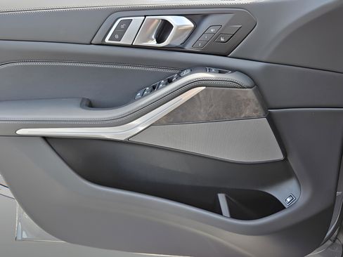 New 2026 BMW X5 xDrive50e w/ Executive Package image 31