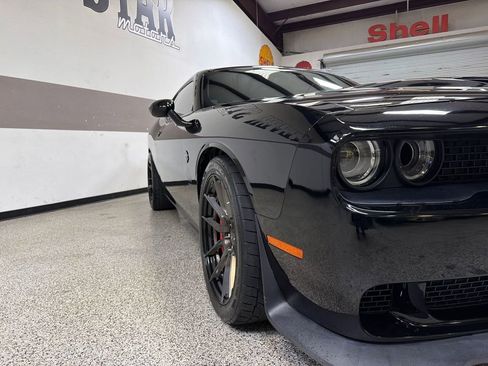 Used 2016 Dodge Challenger SRT Hellcat RWD image 15