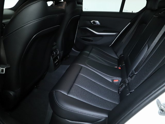 Used 2026 BMW 330i xDrive Sedan w/ Convenience Package AWD/4WD image 15