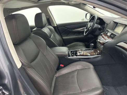 Used 2016 INFINITI Q70 3.7 w/ Deluxe Touring Package RWD image 25