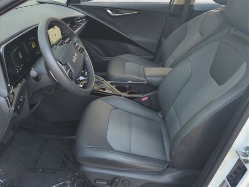 Used 2023 Kia Niro EX image 17