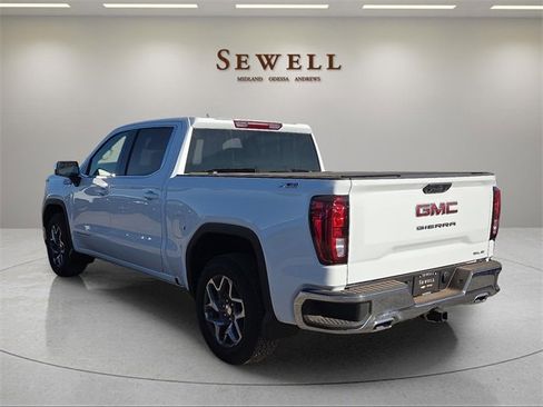New 2026 GMC Sierra 1500 SLE image 3