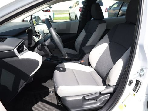 Used 2025 Toyota Corolla LE FWD image 13