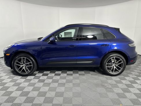 Certified 2025 Porsche Macan image 2
