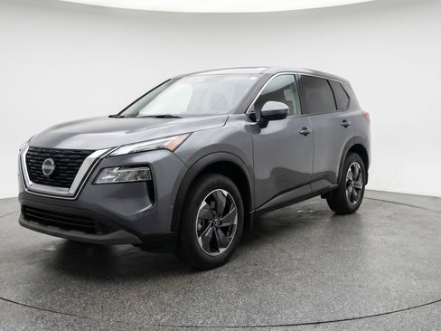 Used 2025 Nissan Rogue SV image 3