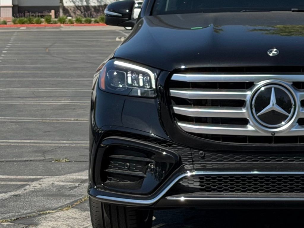 New 2026 Mercedes-Benz GLS 580 4MATIC image 7