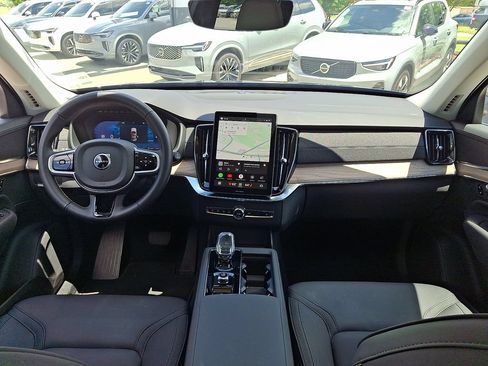 Used 2025 Volvo XC90 B6 Plus AWD/4WD image 2