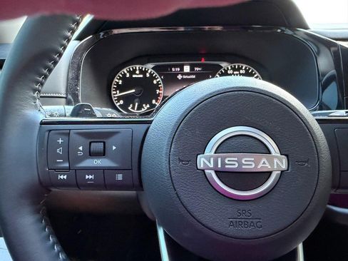 Used 2025 Nissan Pathfinder SL FWD image 28