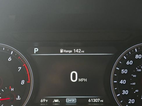 Used 2021 Genesis G70 3.3T RWD image 9