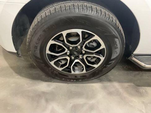 Used 2023 Ford Expedition Max XLT AWD/4WD image 6