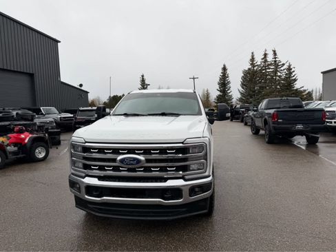 Used 2024 Ford F350 Lariat w/ Lariat Ultimate Package image 3