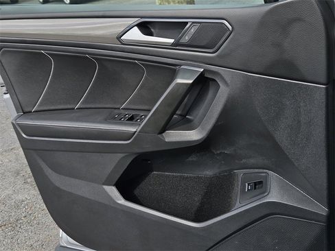 Used 2022 Volkswagen Tiguan SE image 24