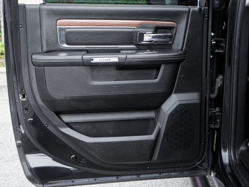 Used 2018 RAM 1500 Laramie image 33