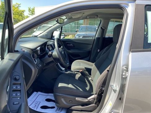 Used 2018 Chevrolet Trax LS AWD/4WD image 12