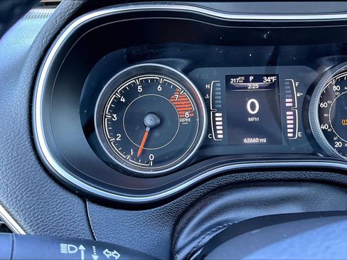 Used 2021 Jeep Cherokee Latitude Lux w/ Mopar Interior Package image 26