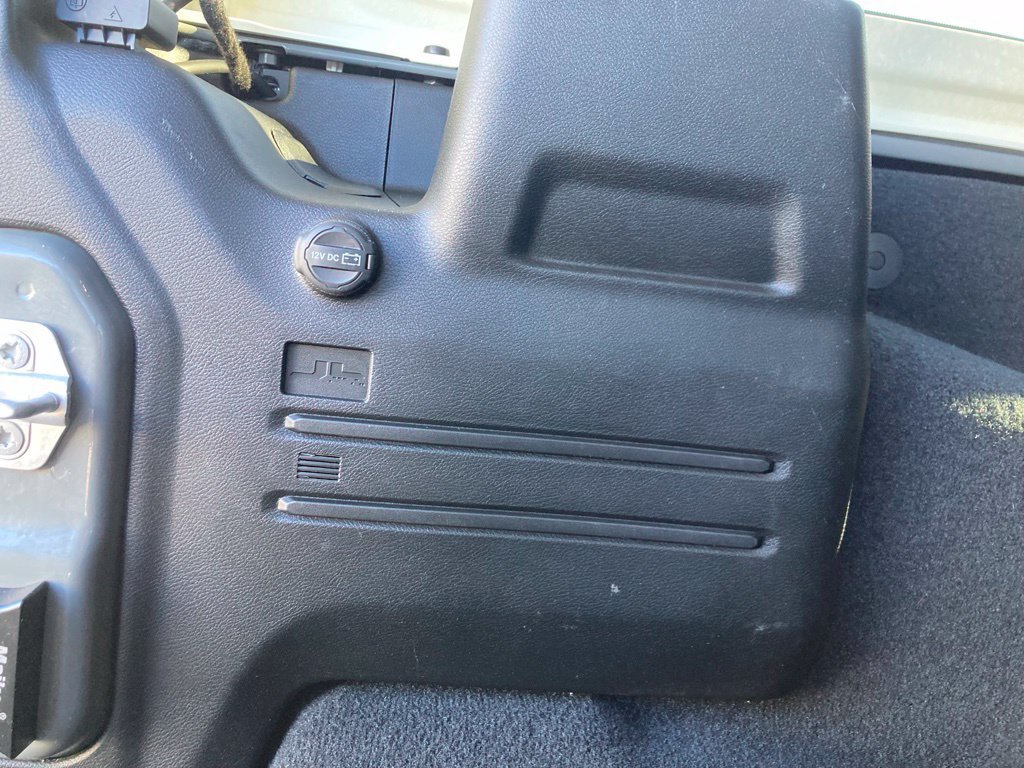 Used 2018 Jeep Wrangler Unlimited Sahara AWD/4WD image 27
