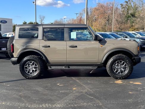 New 2025 Ford Bronco Badlands image 3