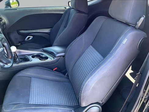 Used 2015 Dodge Challenger R/T w/ Quick Order Package 22B R/T RWD image 24