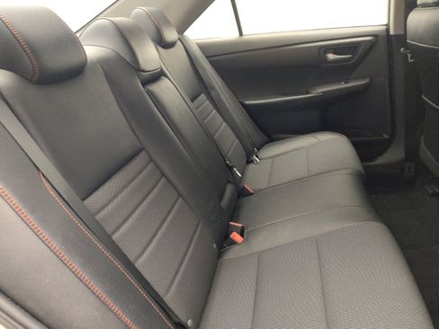 Used 2016 Toyota Camry SE image 19