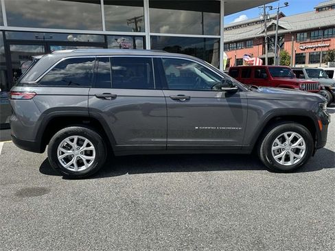 Used 2024 Jeep Grand Cherokee Limited image 39