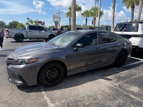 Used 2023 Toyota Camry SE FWD image 2