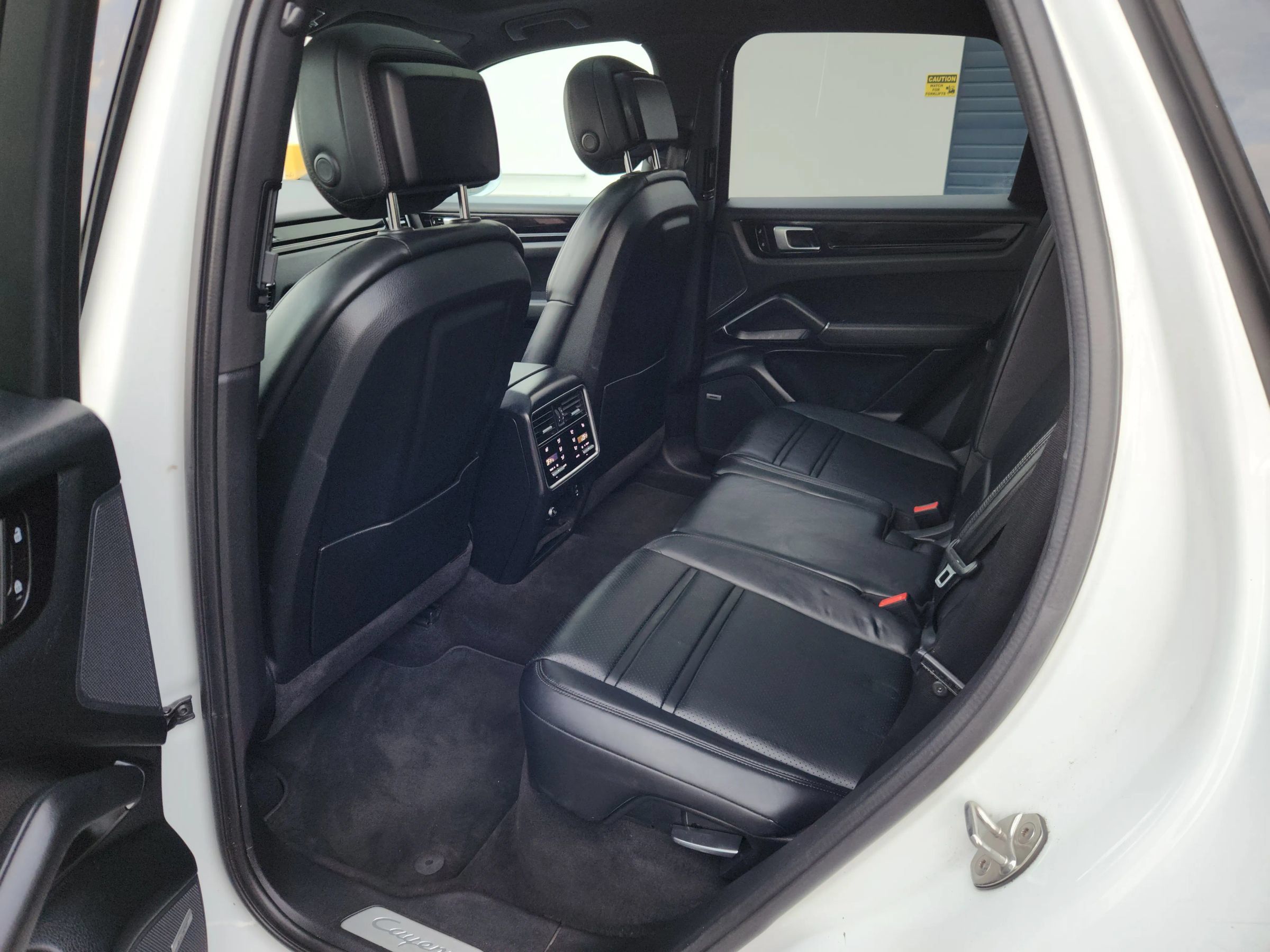 Used 2020 Porsche Cayenne w/ Premium Package Plus AWD/4WD image 19