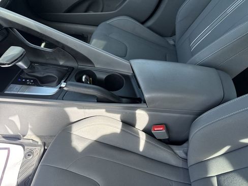 Used 2024 Hyundai Elantra SEL FWD image 21
