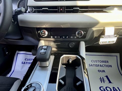 New 2026 Mitsubishi Outlander SE FWD image 8