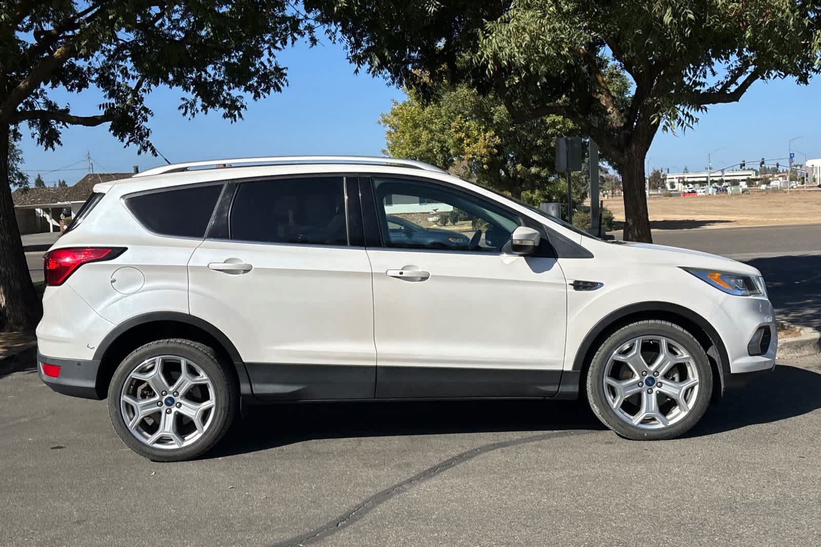 Used 2019 Ford Escape Titanium FWD image 9