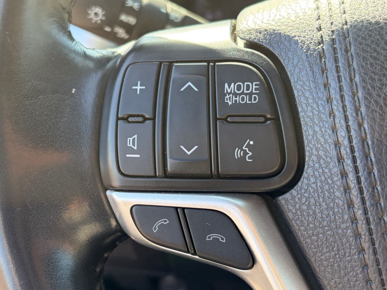 Used 2018 Toyota Highlander Limited w/ Carpet Mat Package (TMS) AWD/4WD image 13