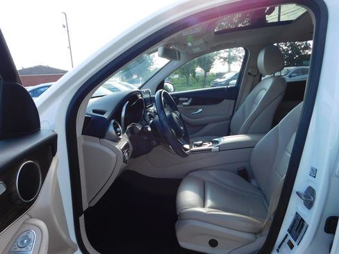 Used 2019 Mercedes-Benz GLC 300 4MATIC w/ Parking Assistance Package image 20