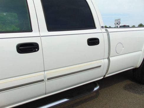 Used 2005 Chevrolet Silverado 2500 LS w/ Heavy-Duty Power Package RWD image 28