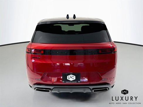 Used 2024 Land Rover Range Rover Sport Dynamic SE AWD/4WD image 7