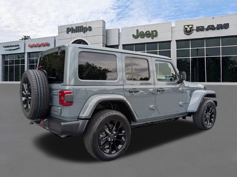 Used 2025 Jeep Wrangler Unlimited Sahara w/ Safety Group image 3