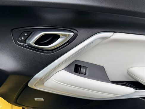 Used 2018 Chevrolet Camaro SS RWD image 17