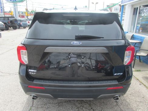 Used 2022 Ford Explorer XLT w/ Equipment Group 202A image 5