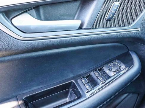 Used 2018 Ford Edge SEL w/ Equipment Group 201A image 21