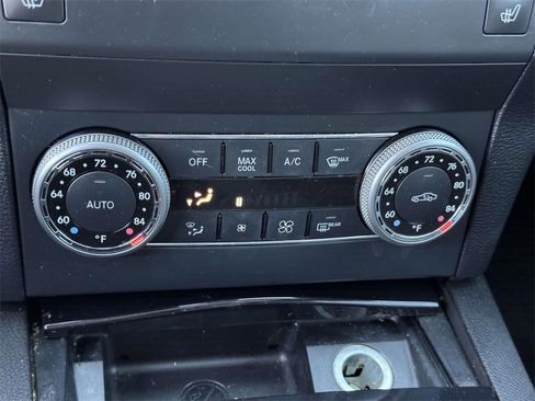 Used 2010 Mercedes-Benz GLK 350 4MATIC image 4